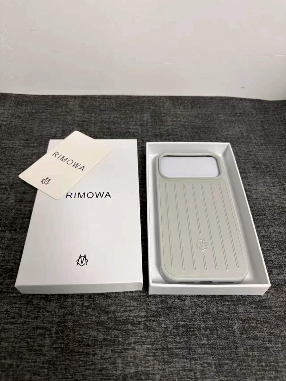 RIMOWA Light Gray Ribbed Protective Phone 17pro Case